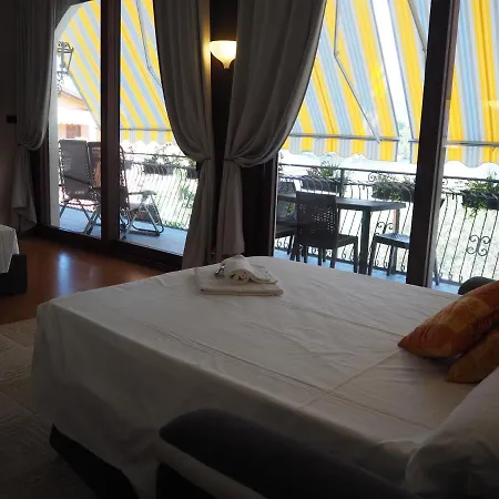 Liza's Suite's - Room's With A View Lägenhet *