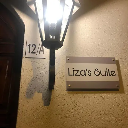Liza's Suite's - Room's With A View Apartment *