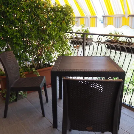 Liza's Suite's - Room's With A View Lägenhet Sala Comacina