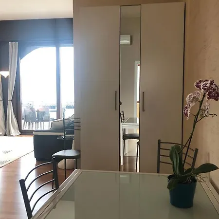 Liza's Suite's - Room's With A View Lägenhet