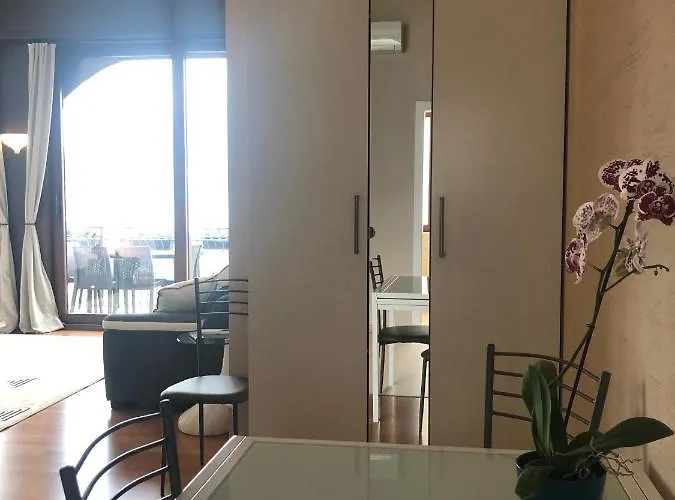 Liza's Suite's - Room's With A View Apartman
