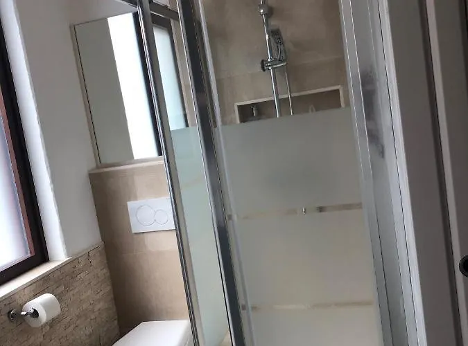 Liza's Suite's - Room's With A View Apartman
